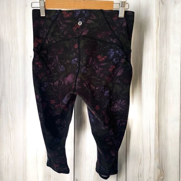 Lululemon Train Times Crop 17" Leggings in Frozen Flourish Multi/Black, Size 8 - Picture 4 of 9